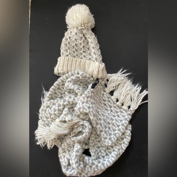 Steve Madden hat and scarf woman’s set - Picture 2 of 12